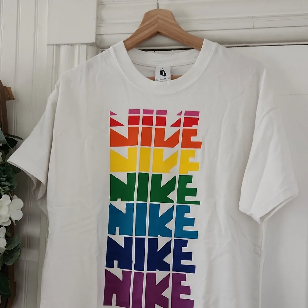 Nike‎ Rainbow Graphic Tee XS